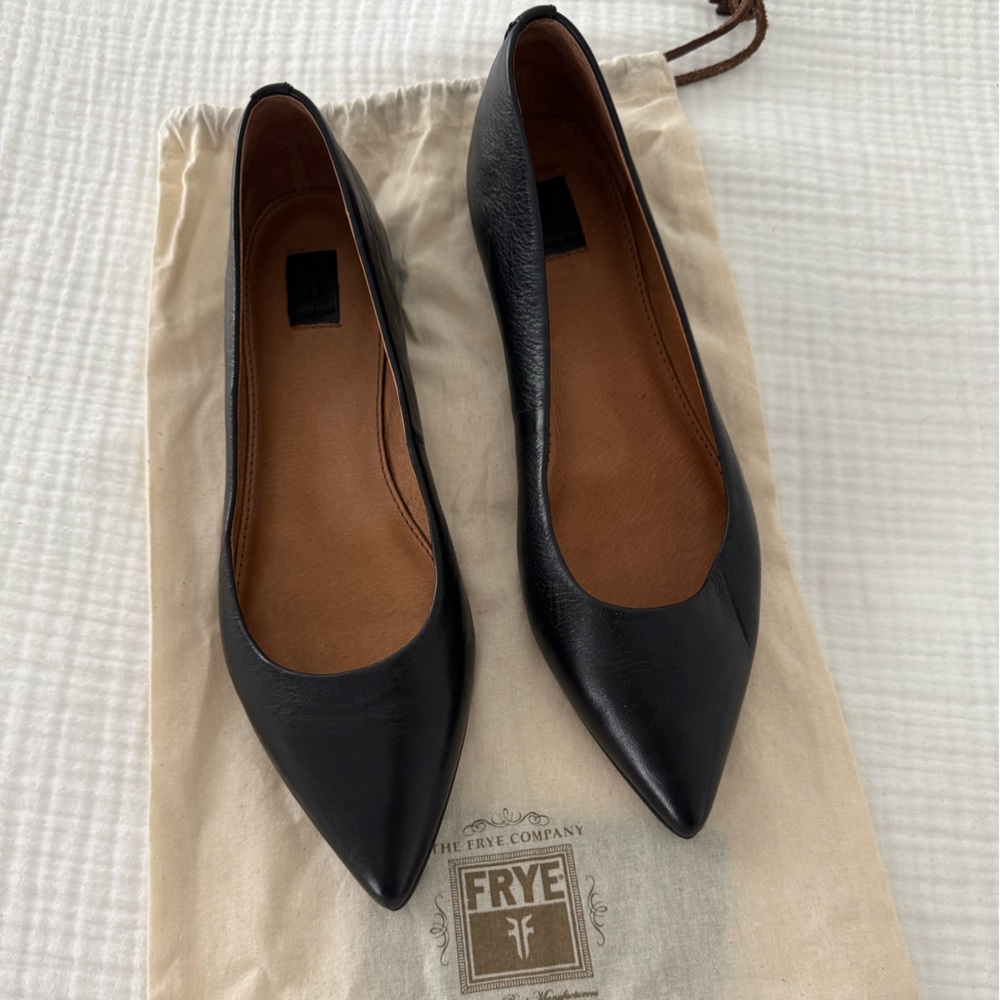 Frye Black Leather Flats Sleek Minimalist Design